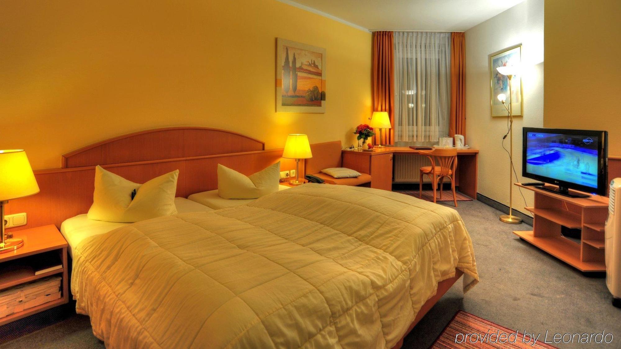 Hotel Central Dachau Garni Экстерьер фото