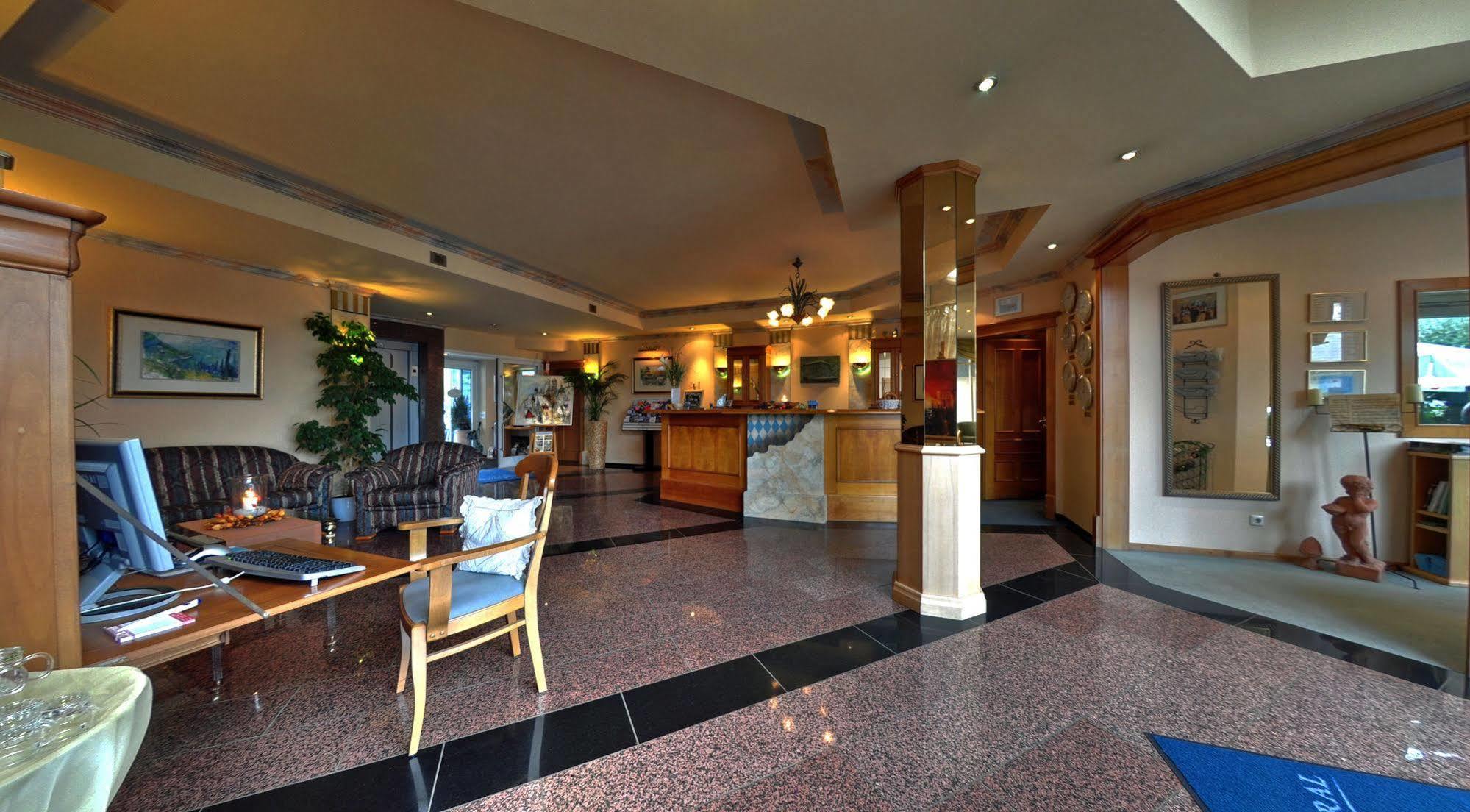 Hotel Central Dachau Garni Экстерьер фото