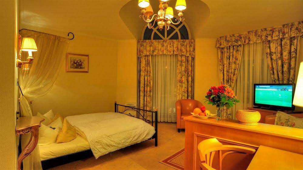 Hotel Central Dachau Garni Экстерьер фото